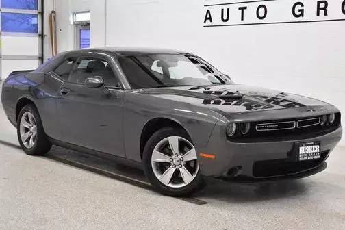 2019 Dodge Challenger SXT RWD photo