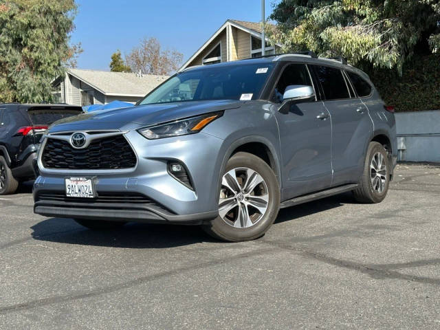 2022 Toyota Highlander XLE FWD photo