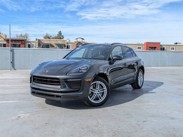 2022 Porsche Macan  AWD photo