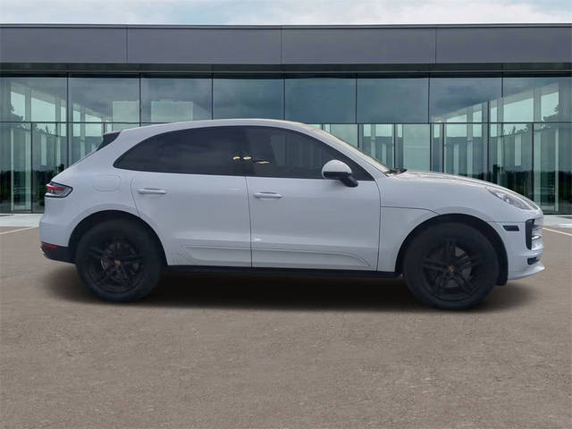 2021 Porsche Macan  AWD photo