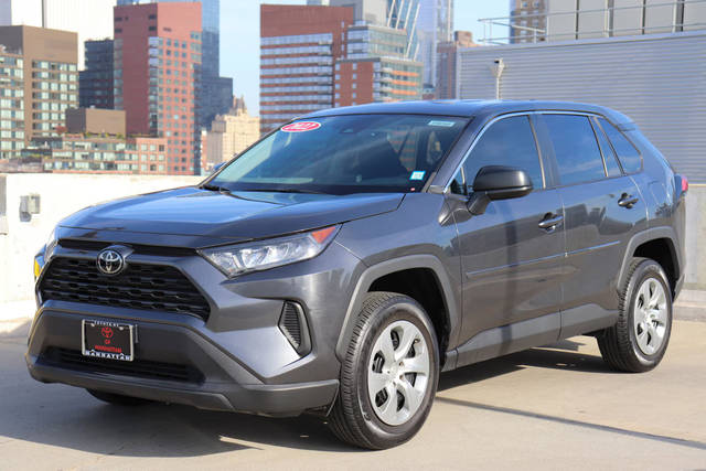 2022 Toyota RAV4 LE AWD photo