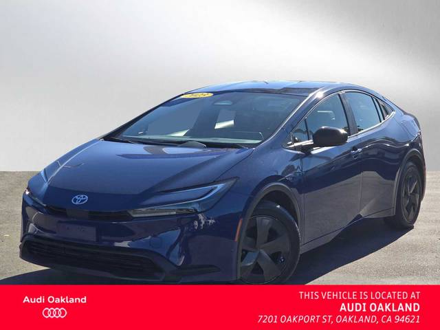 2023 Toyota Prius LE FWD photo