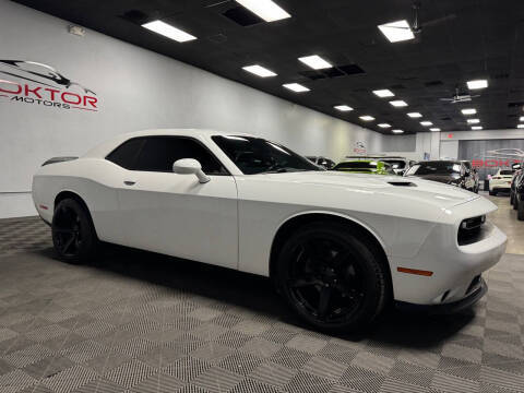 2020 Dodge Challenger SXT RWD photo