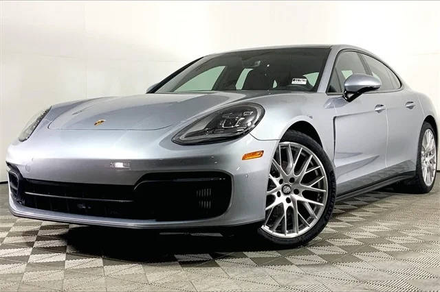 2022 Porsche Panamera  RWD photo