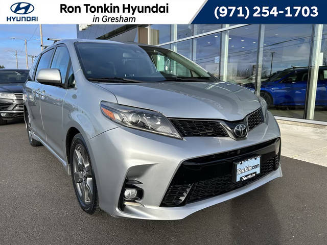2019 Toyota Sienna SE FWD photo