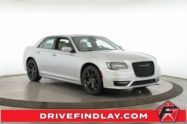 2022 Chrysler 300 Touring L RWD photo