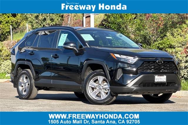 2022 Toyota RAV4 XLE AWD photo