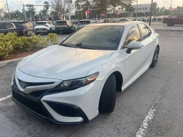 2022 Toyota Camry SE FWD photo