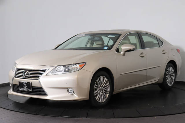 2015 Lexus ES  FWD photo