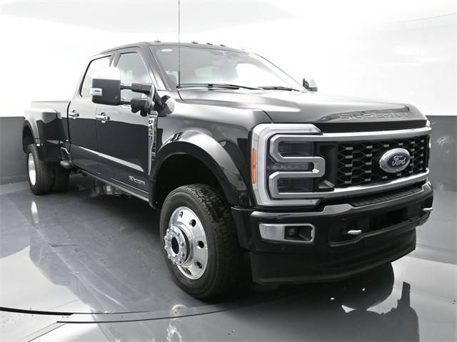 2023 Ford F-450 Super Duty Platinum 4WD photo