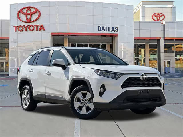 2021 Toyota RAV4 XLE FWD photo