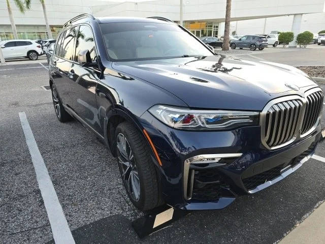 2022 BMW X7 M50i AWD photo