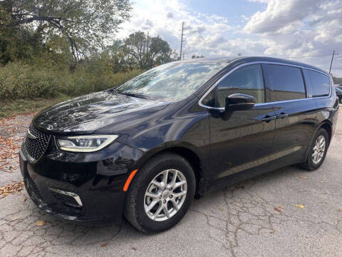 2023 Chrysler Pacifica Minivan Touring L FWD photo