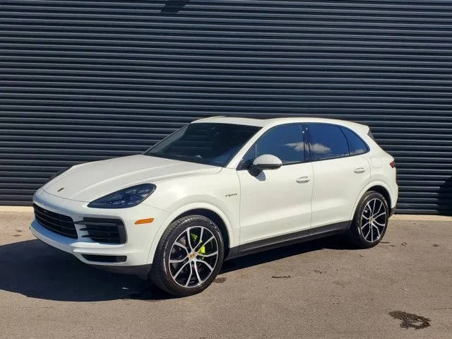 2022 Porsche Cayenne E-Hybrid AWD photo