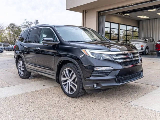 2017 Honda Pilot Touring AWD photo