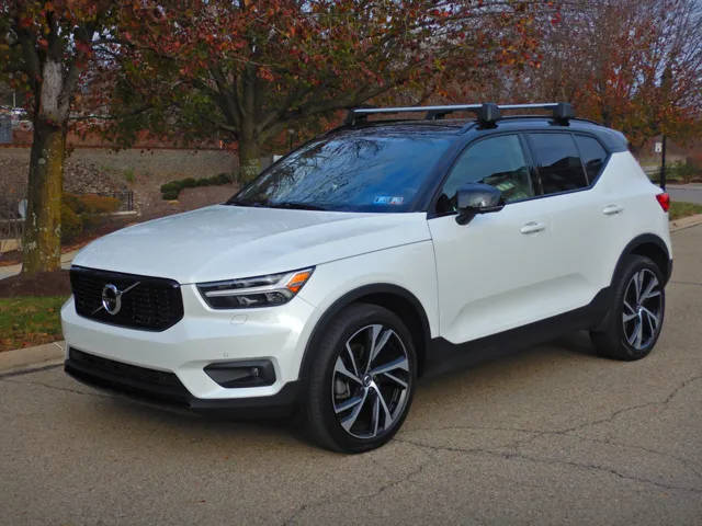 2021 Volvo XC40 R-Design AWD photo