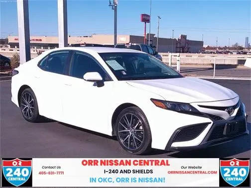 2021 Toyota Camry SE FWD photo