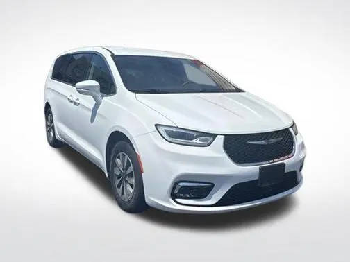 2022 Chrysler Pacifica Minivan Hybrid Touring L FWD photo