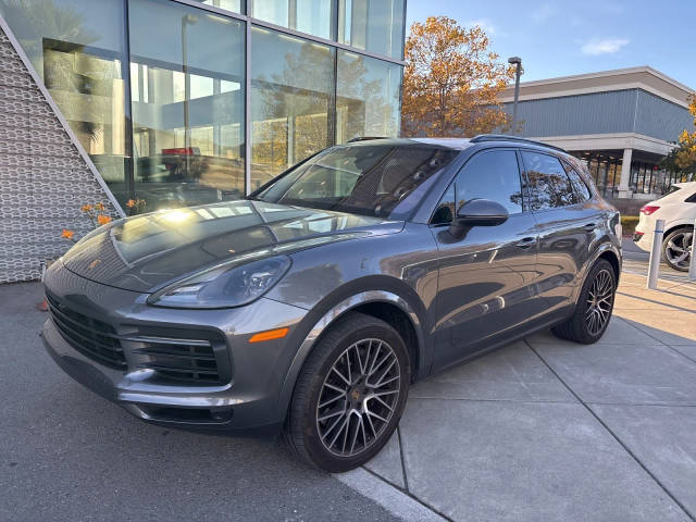 2022 Porsche Cayenne  AWD photo