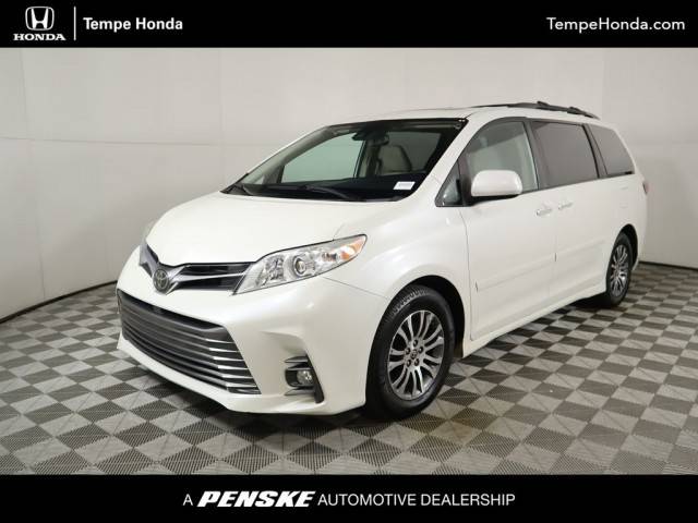 2020 Toyota Sienna XLE FWD photo