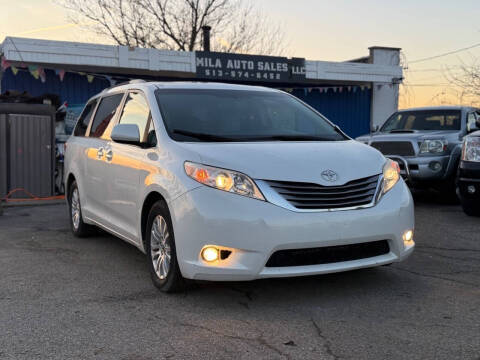 2015 Toyota Sienna  FWD photo