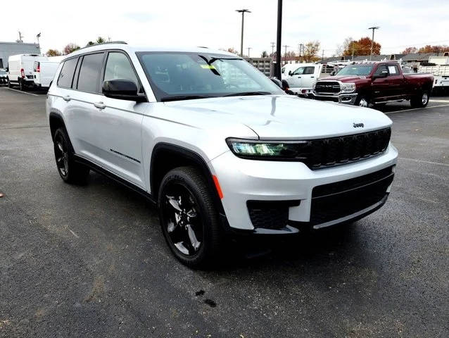 2022 Jeep Grand Cherokee L Altitude 4WD photo