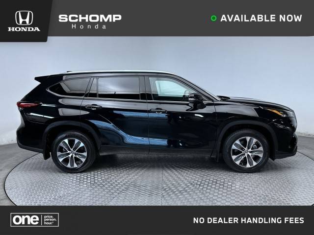 2021 Toyota Highlander XLE AWD photo