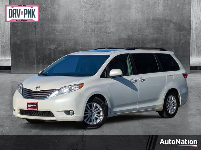 2015 Toyota Sienna XLE FWD photo