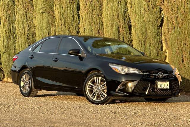 2017 Toyota Camry SE FWD photo