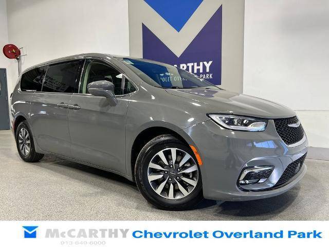 2022 Chrysler Pacifica Minivan Hybrid Touring L FWD photo