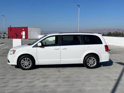 2018 Dodge Grand Caravan SXT FWD photo