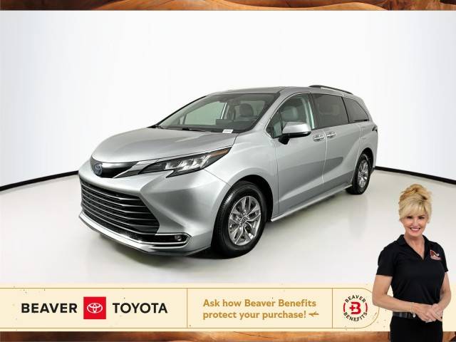 2022 Toyota Sienna XLE FWD photo