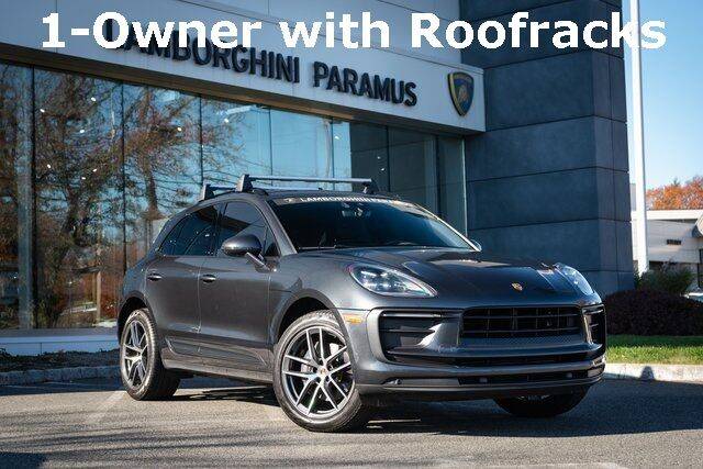 2022 Porsche Macan  AWD photo