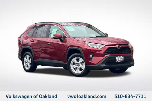 2021 Toyota RAV4 XLE FWD photo