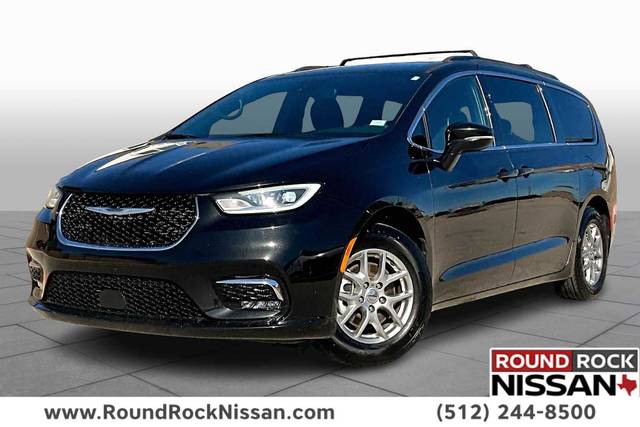 2022 Chrysler Pacifica Minivan Touring FWD photo