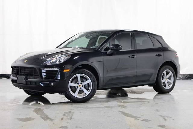 2018 Porsche Macan  AWD photo