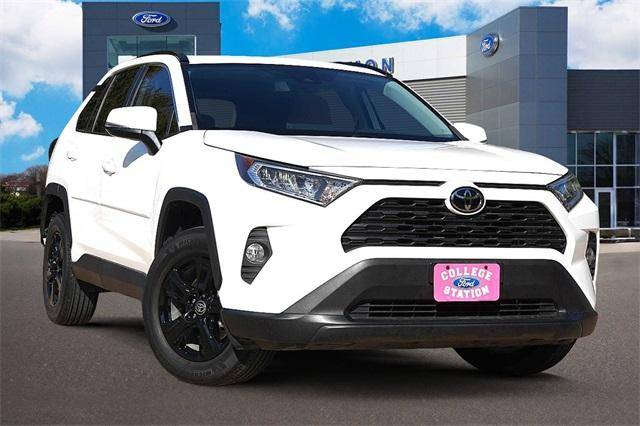 2021 Toyota RAV4 XLE FWD photo