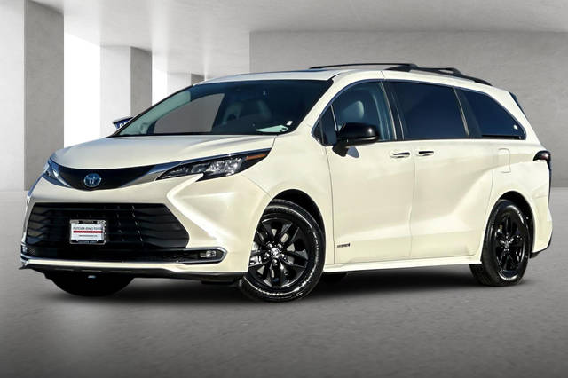 2021 Toyota Sienna XLE FWD photo