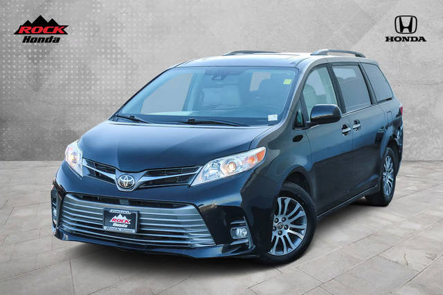 2020 Toyota Sienna XLE FWD photo