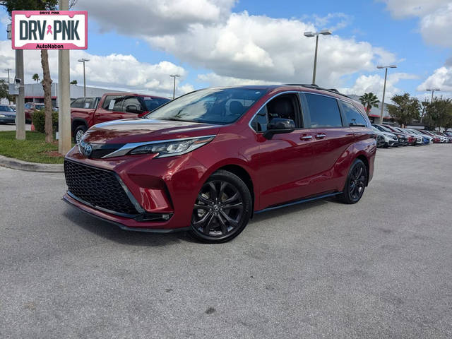 2022 Toyota Sienna XSE FWD photo