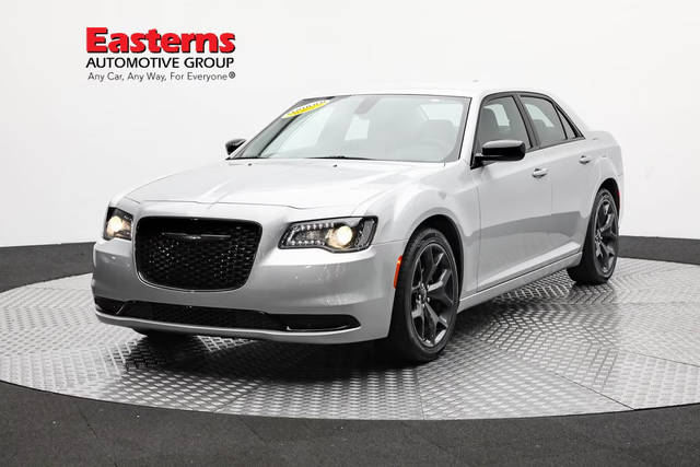 2022 Chrysler 300 Touring RWD photo