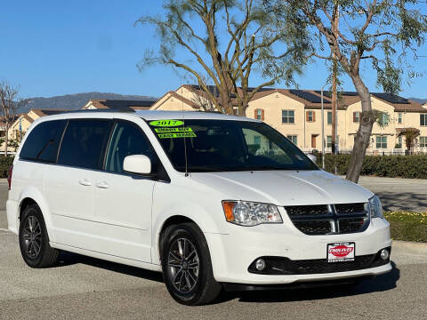 2017 Dodge Grand Caravan SXT FWD photo