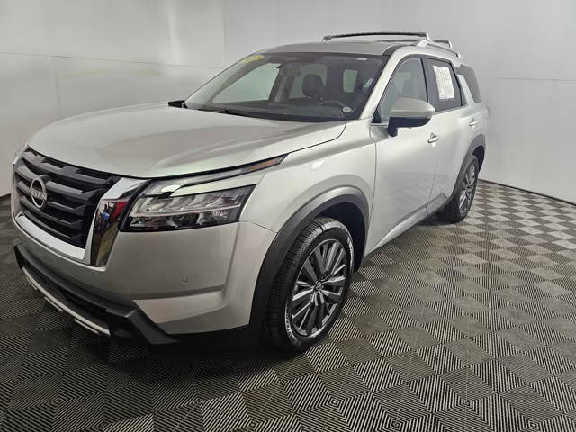 2023 Nissan Pathfinder SL 4WD photo