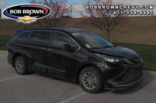 2022 Toyota Sienna XLE FWD photo