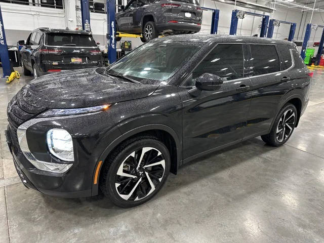 2023 Mitsubishi Outlander SE Black Edition FWD photo