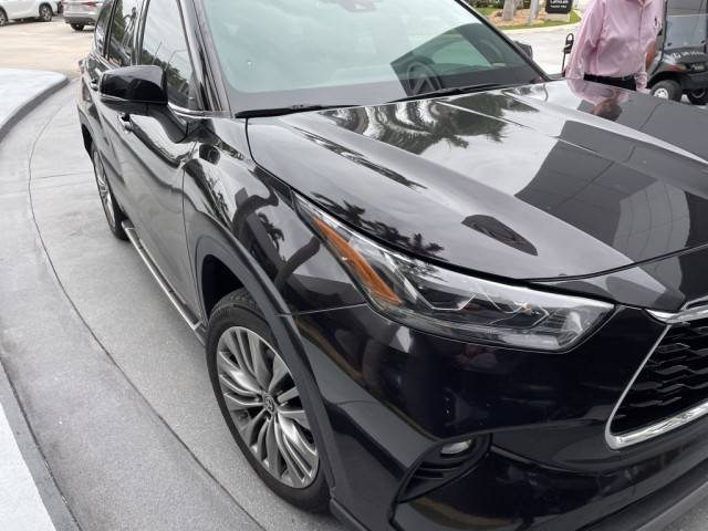 2022 Toyota Highlander Hybrid Platinum FWD photo