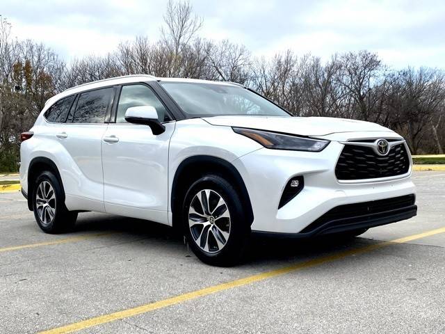 2022 Toyota Highlander XLE AWD photo