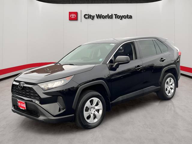2022 Toyota RAV4 LE AWD photo