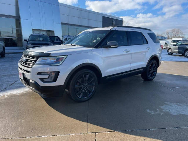 2017 Ford Explorer XLT 4WD photo