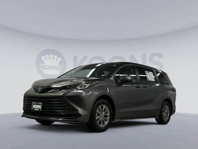 2022 Toyota Sienna LE FWD photo